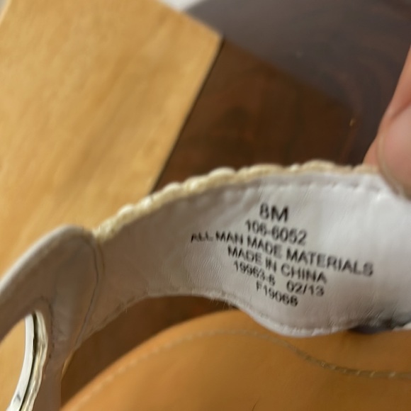 LIZ CLAIBORNE Thong Flip Flop Wedge Sandals — 8 US (white) - Picture 6 of 7